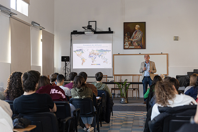 Acqua, clima e futuro: gli studenti incontrano il Prof. Blöschl, Premio Stockholm Water Prize 2025